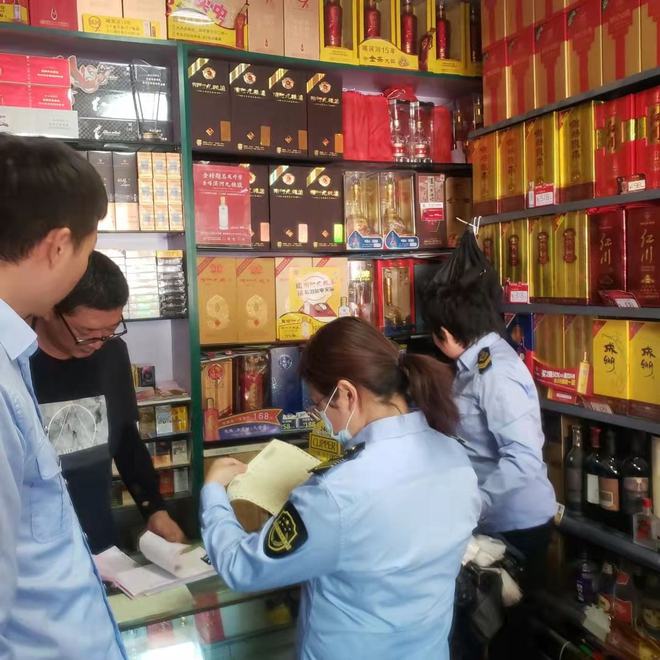 西固區(qū)市場監(jiān)督管理局開展酒類市場專項整治