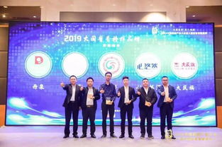 年產(chǎn)1.5萬噸,獲評榜樣品牌,這家35年的茅臺鎮(zhèn)老廠何以扛旗 民族醬香